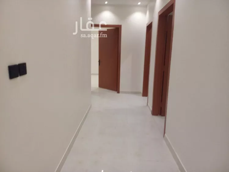 دور للبيع في شارع عبدالرحمن ابن مقبل, حي عكاظ, مدينة الرياض, منطقة الرياض صورة 2