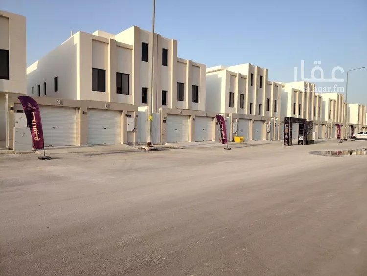 دور للبيع في شارع دقاف, حي عكاظ, مدينة الرياض, منطقة الرياض صورة 2