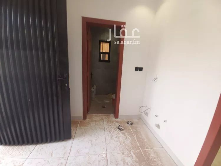 دور للبيع في شارع عبدالرحمن ابن مقبل, حي عكاظ, مدينة الرياض, منطقة الرياض صورة 4