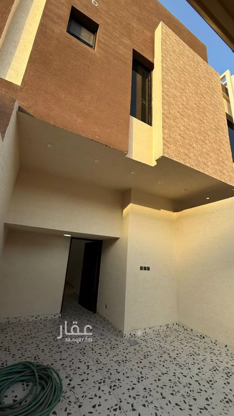 دور للبيع في شارع طريق الإمام مسلم, حي بدر, مدينة الرياض, منطقة الرياض صورة 2