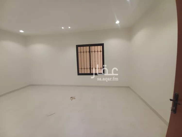 دور للبيع في شارع عبدالرحمن ابن مقبل, حي عكاظ, مدينة الرياض, منطقة الرياض صورة 3