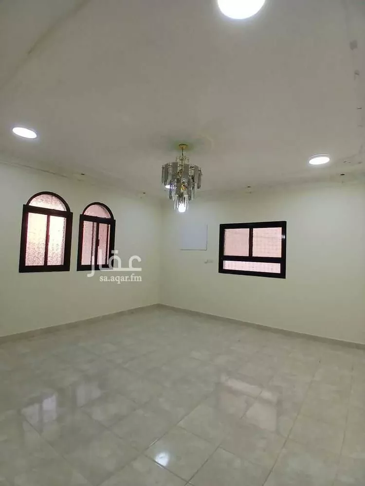 شقة للإيجار في شارع شهيد الدين والوطن رقيب/ سيف العنزي, حي الفيصلية الجنوبية, مدينة تبوك, منطقة تبوك صورة 2