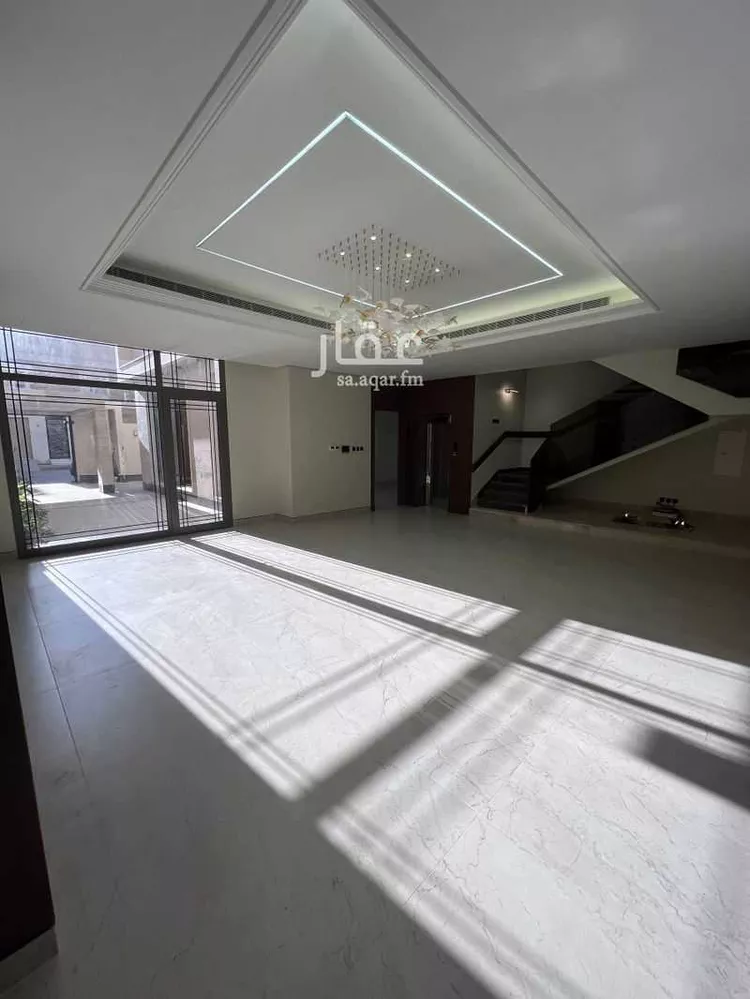 فيلا للبيع في شارع ضوء الصباح, حي المهدية, مدينة الرياض, منطقة الرياض صورة 3