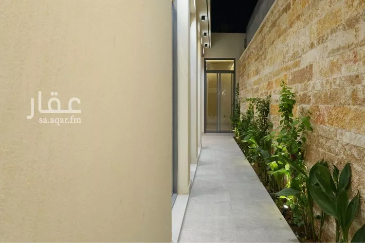Floor for Sale in Riyadh Al Arid 7