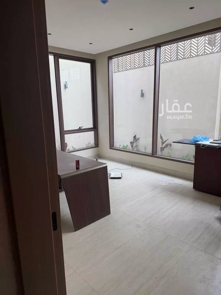مكتب تجاري للإيجار في شارع سيبويه, حي الروضة, مدينة الرياض, منطقة الرياض صورة 2