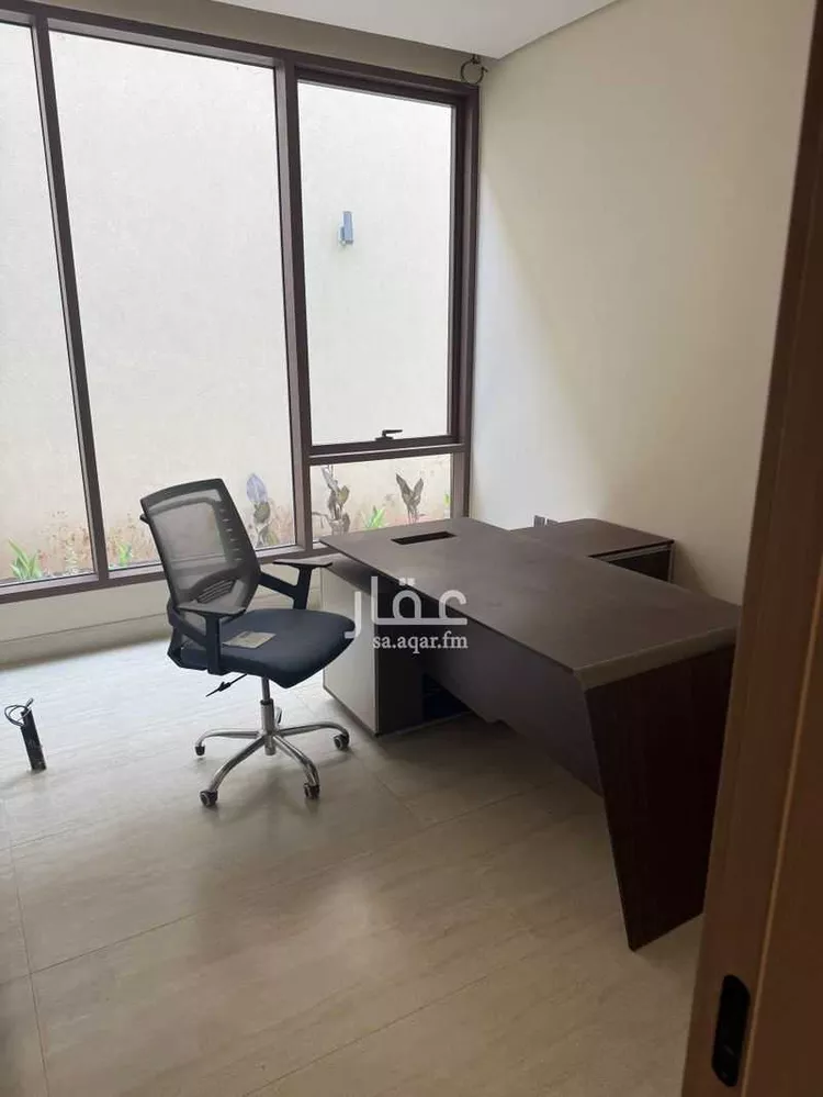 مكتب تجاري للإيجار في شارع سيبويه, حي الروضة, مدينة الرياض, منطقة الرياض صورة 4