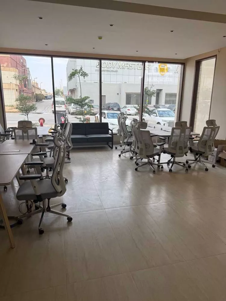 مكتب تجاري للإيجار في شارع سيبويه, حي الروضة, مدينة الرياض, منطقة الرياض صورة 3