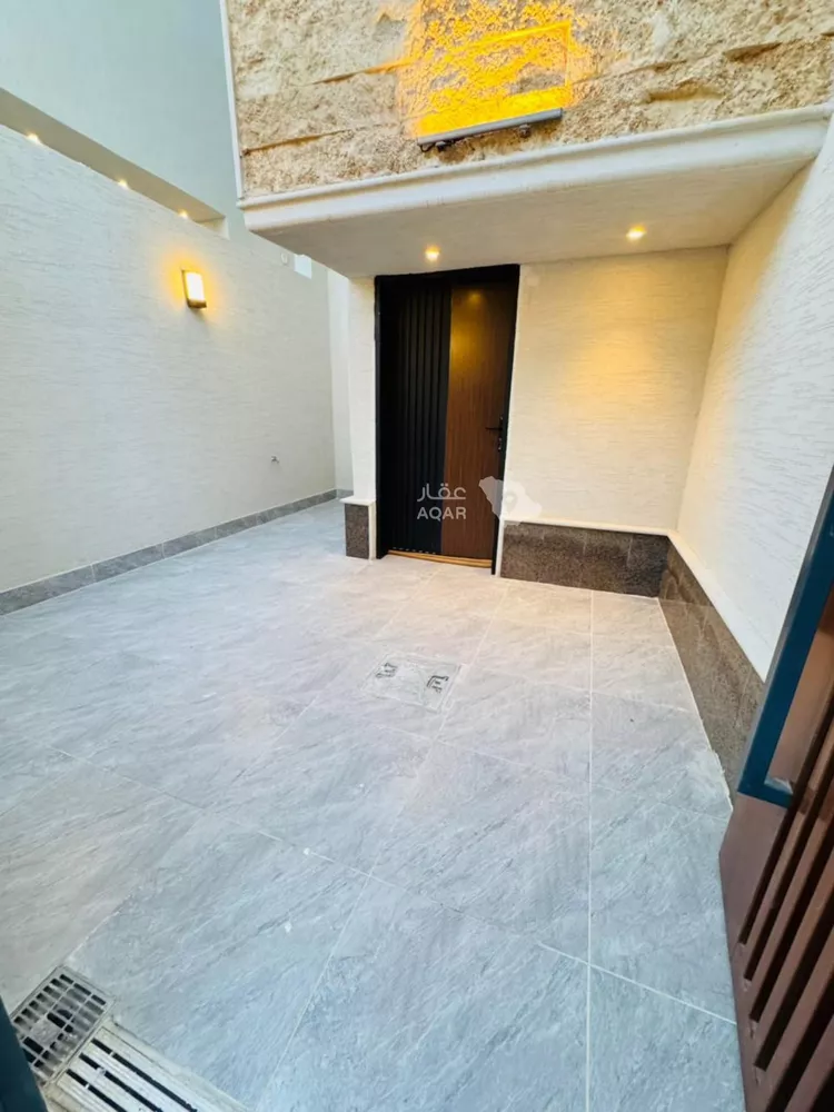 Floor for Sale in Riyadh Ar Rimal 7