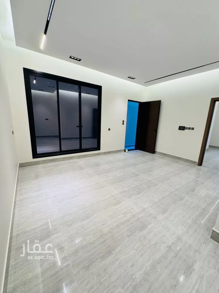 Floor for Sale in Riyadh Ar Rimal 7