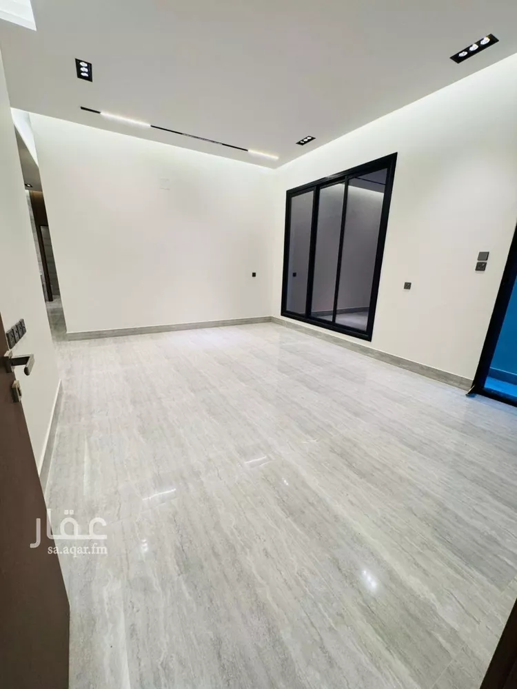 Floor for Sale in Riyadh Ar Rimal 17