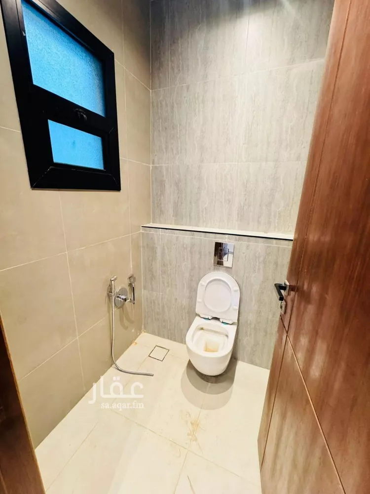 Floor for Sale in Riyadh Al Yarmouk 11