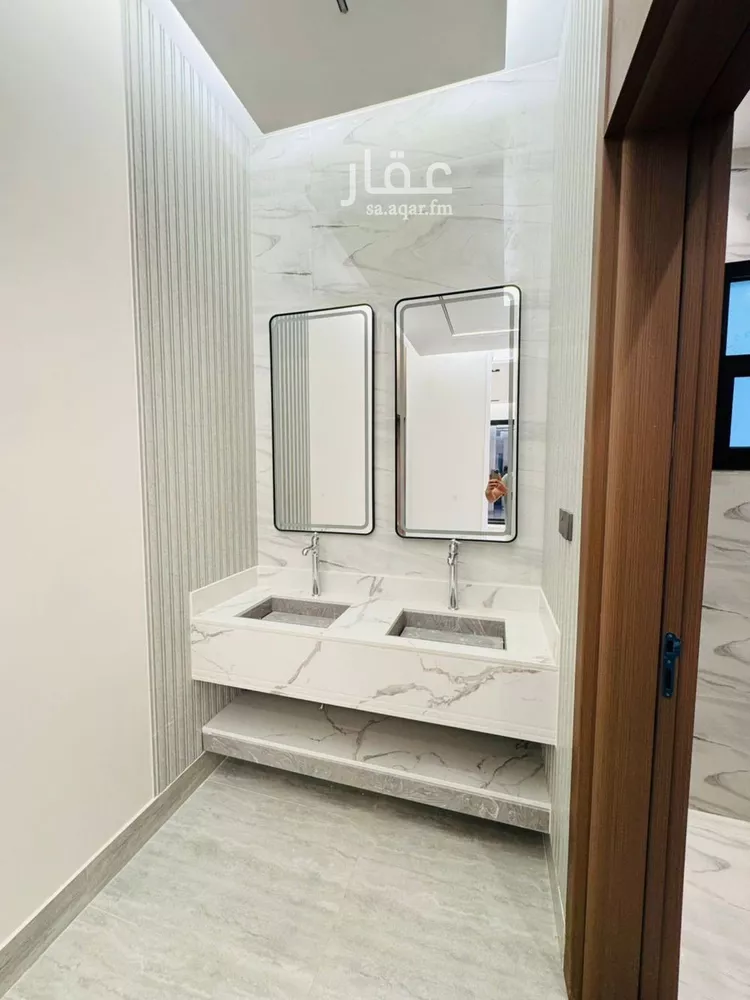 Floor for Sale in Riyadh Ar Rimal 15