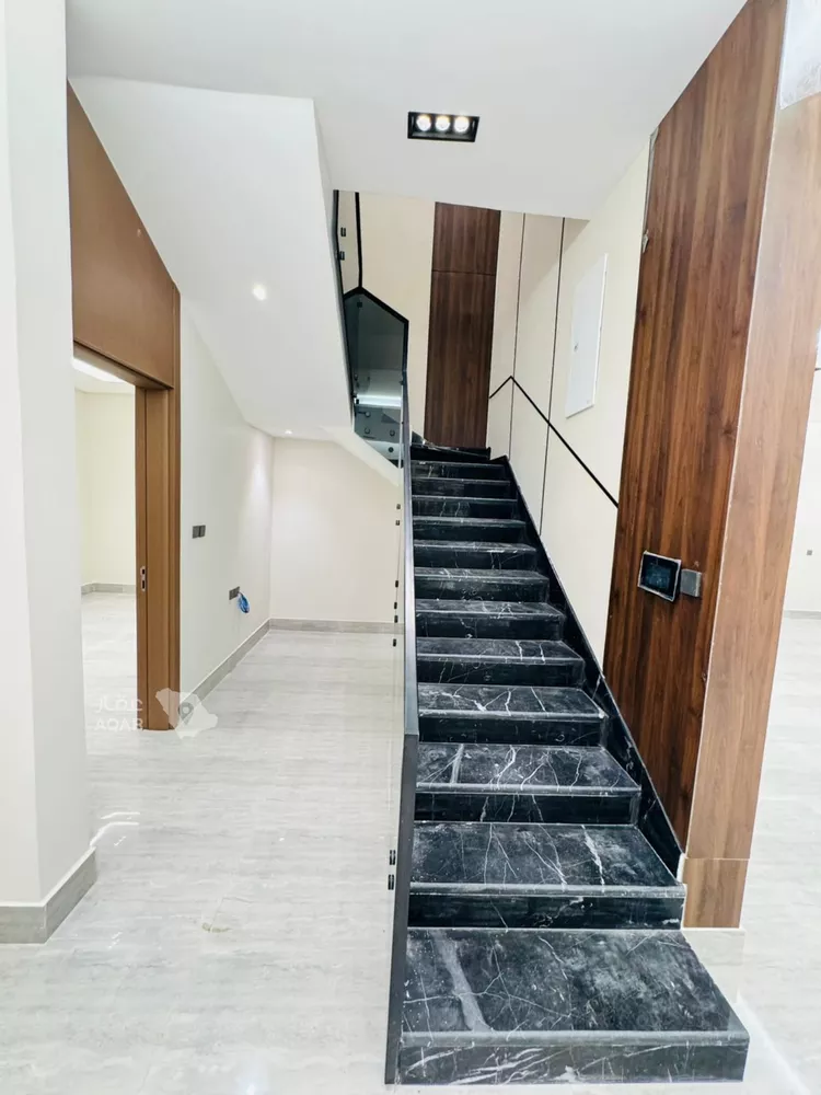 Floor for Sale in Riyadh Ar Rimal 13
