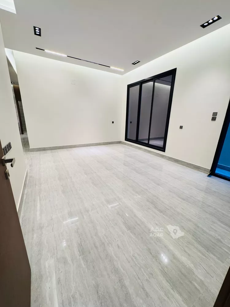 Floor for Sale in Riyadh Ar Rimal 7