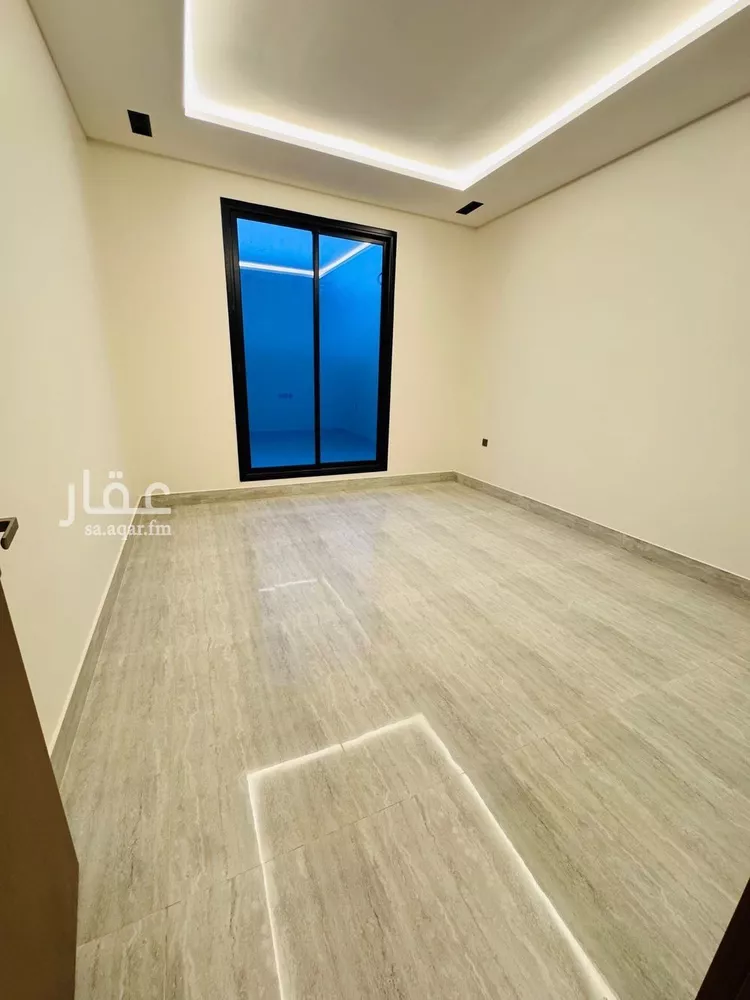 Floor for Sale in Riyadh Ar Rimal 13