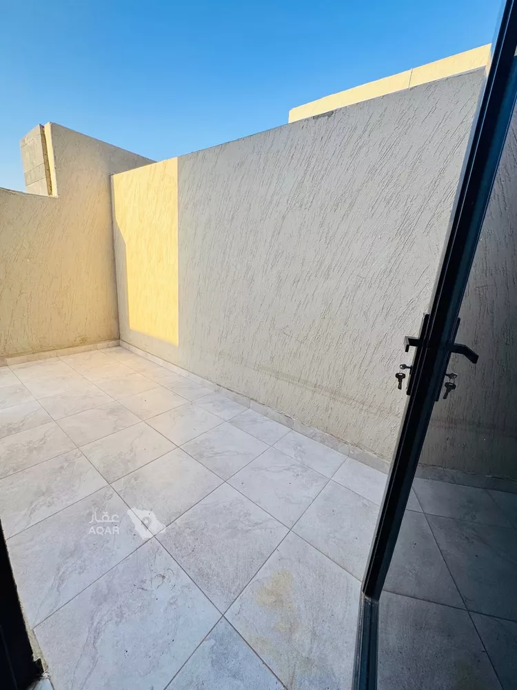 Floor for Sale in Riyadh Al Munsiyah 18