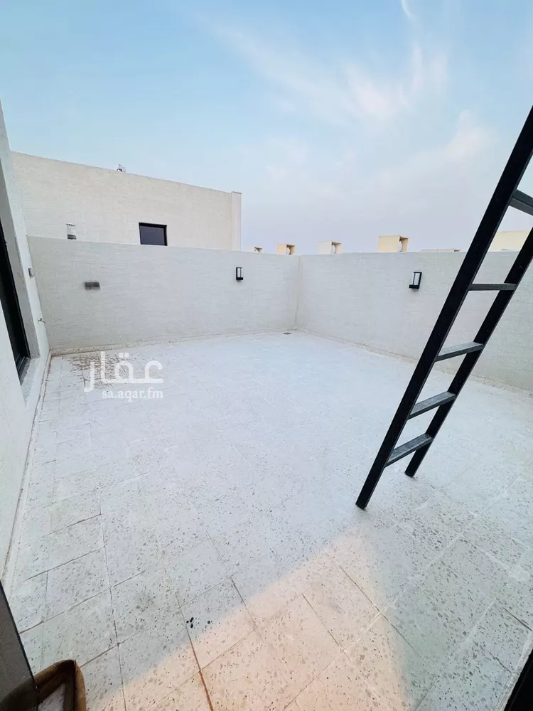 Floor for Sale in Riyadh Ar Rimal 6