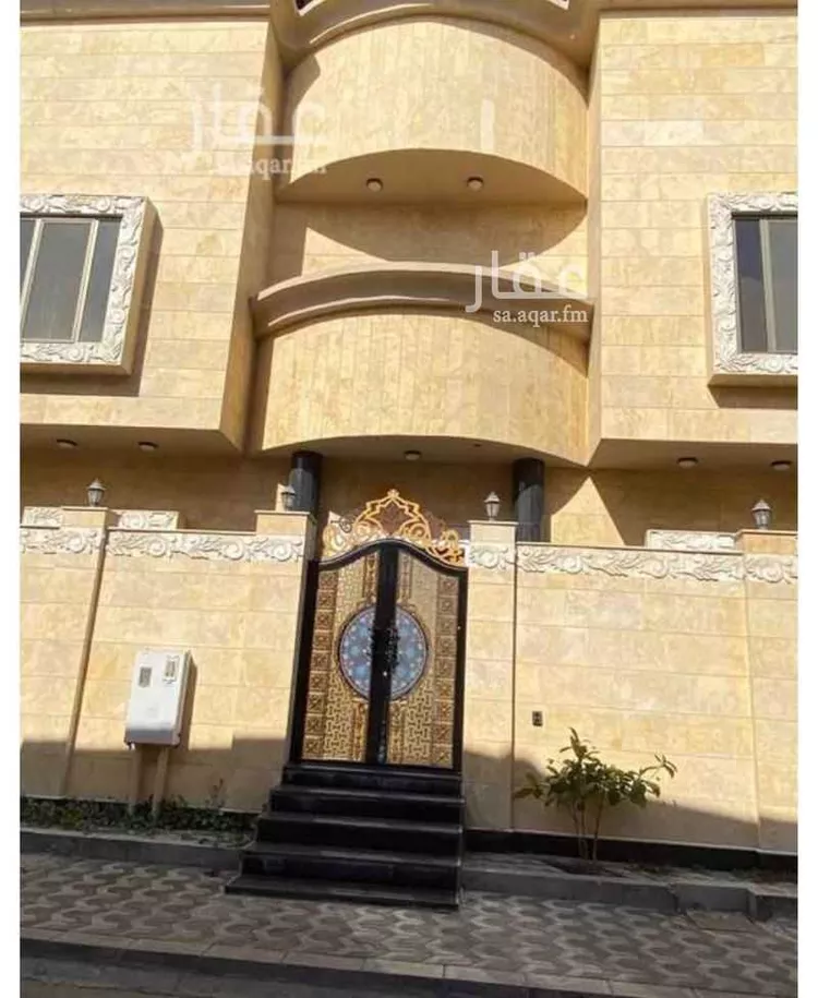 فيلا للبيع في شارع عمر بن عبدالعزيز ، حي الديرة ، سيهات ، القطيف