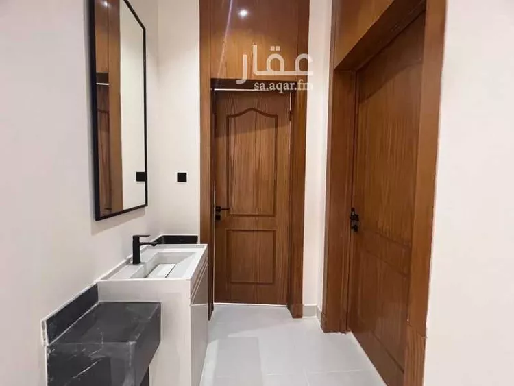 Floor for Sale in Riyadh Al Janadriyah 7