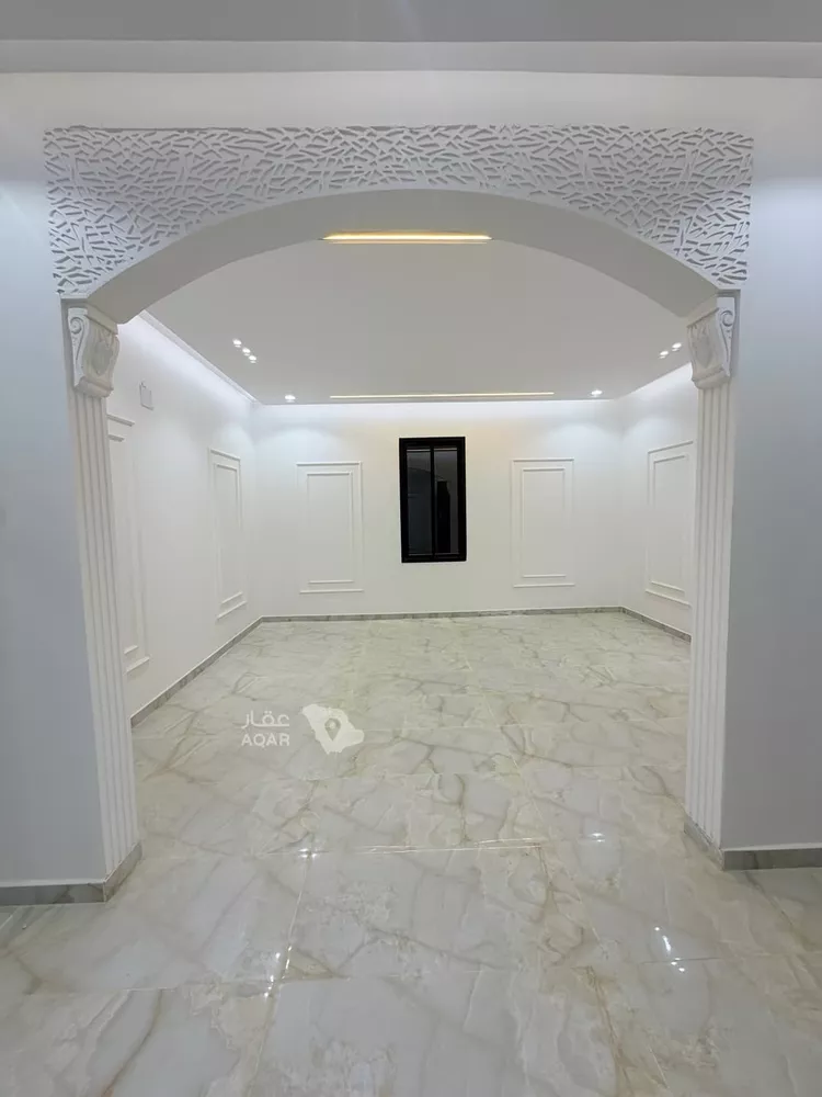 Floor for Sale in Riyadh Al Janadriyah 7