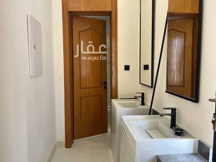 Floor for Sale in Riyadh Al Janadriyah 8