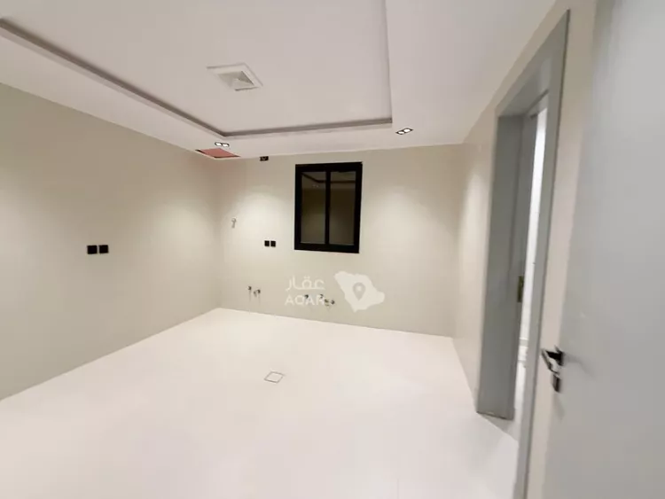 Floor for Sale in Riyadh Al Janadriyah 7