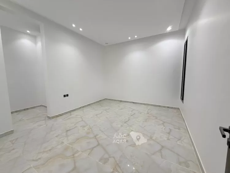 Floor for Sale in Riyadh Al Janadriyah 5
