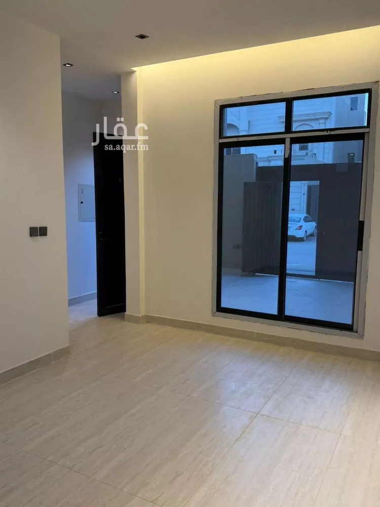 فيلا للبيع في شارع يعقوب بن أبي الفضل, حي عكاظ, مدينة الرياض, منطقة الرياض صورة 2
