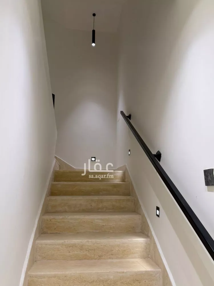 فيلا للبيع في شارع يعقوب بن أبي الفضل, حي عكاظ, مدينة الرياض, منطقة الرياض صورة 4