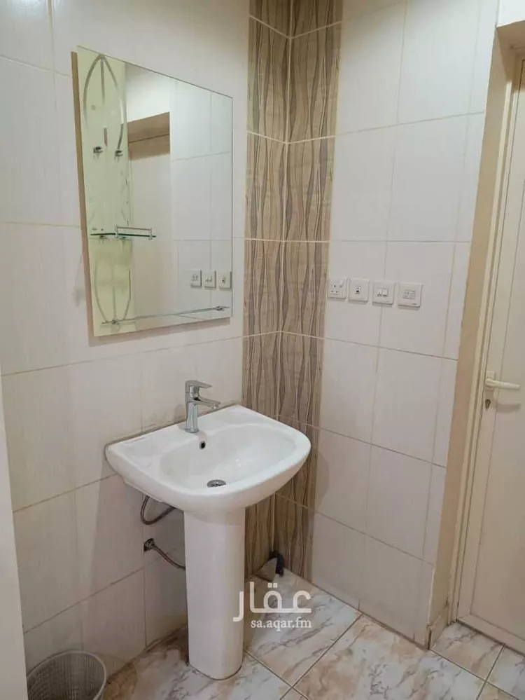 شقة للإيجار في شارع طريق الملك عبدالعزيز, حي الصالحية, مدينة عنيزة, منطقة القصيم صورة 2