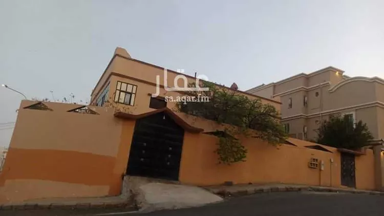 فيلا للبيع في شارع شارع الهواري, حي القري, مدينة ابها, منطقة عسير