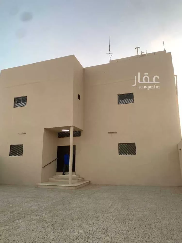 فيلا للبيع في شارع جابر الخزرجي, حي المطار, مدينة الرس, منطقة القصيم صورة 3