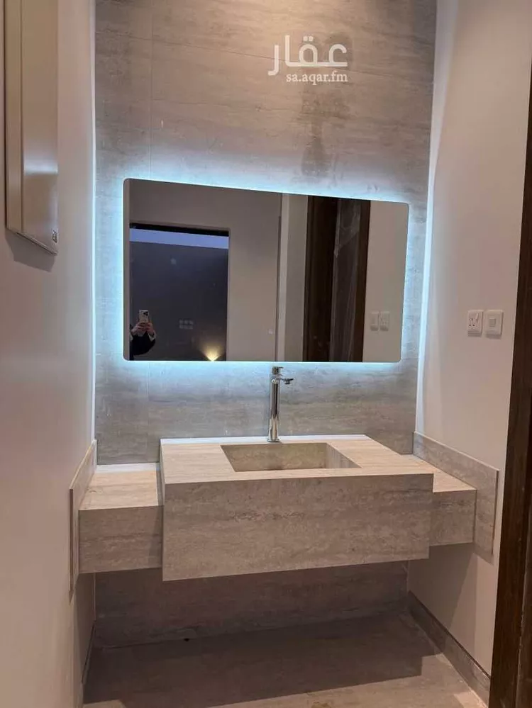 فيلا للبيع في شارع زين الدين بن نعمة, حي المصيف, مدينة عنيزة, منطقة القصيم صورة 4