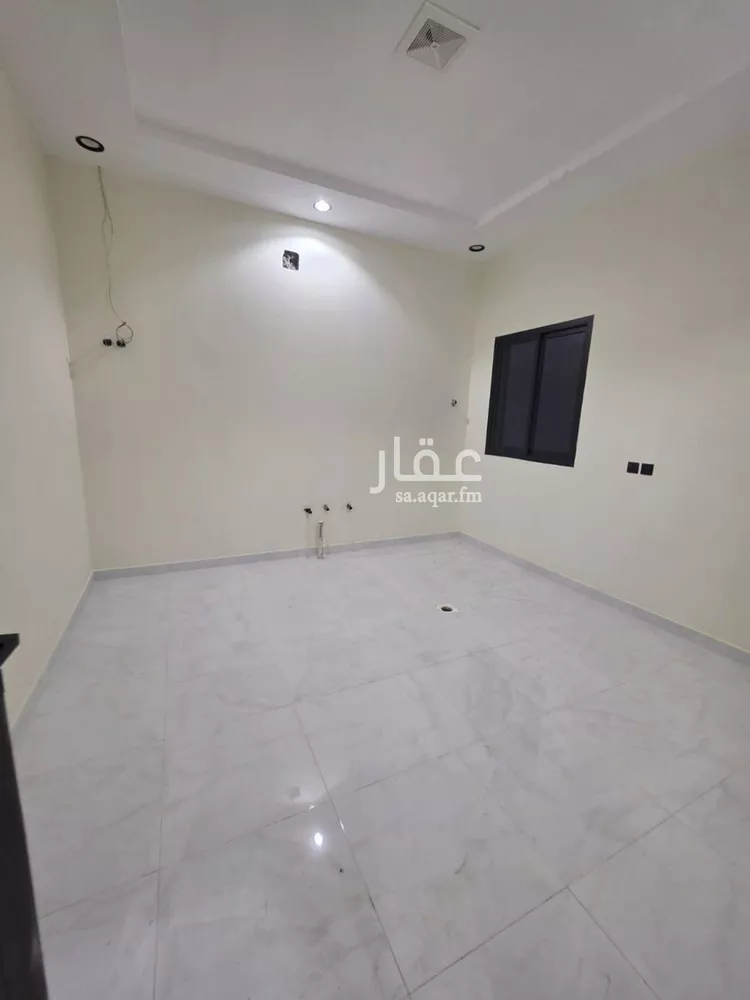 دور للبيع في شارع الإمام مالك, حي بدر, مدينة الرياض, منطقة الرياض صورة 3