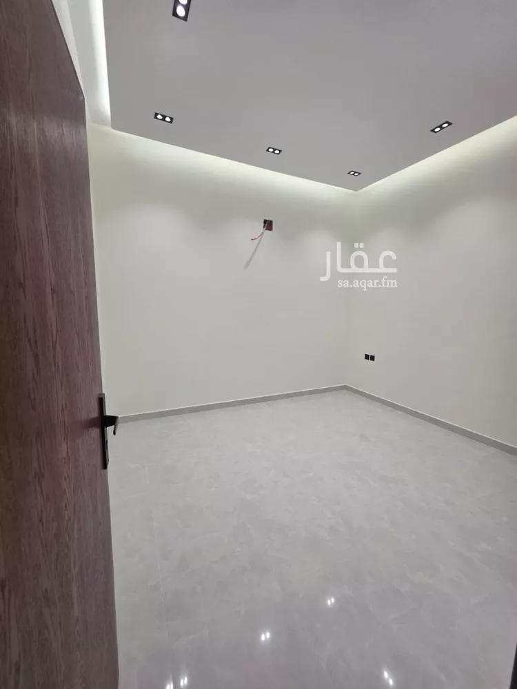 فيلا للبيع في شارع عقبة بن عثمان بن خلدة, حي العوالي, مدينة الرياض, منطقة الرياض صورة 4