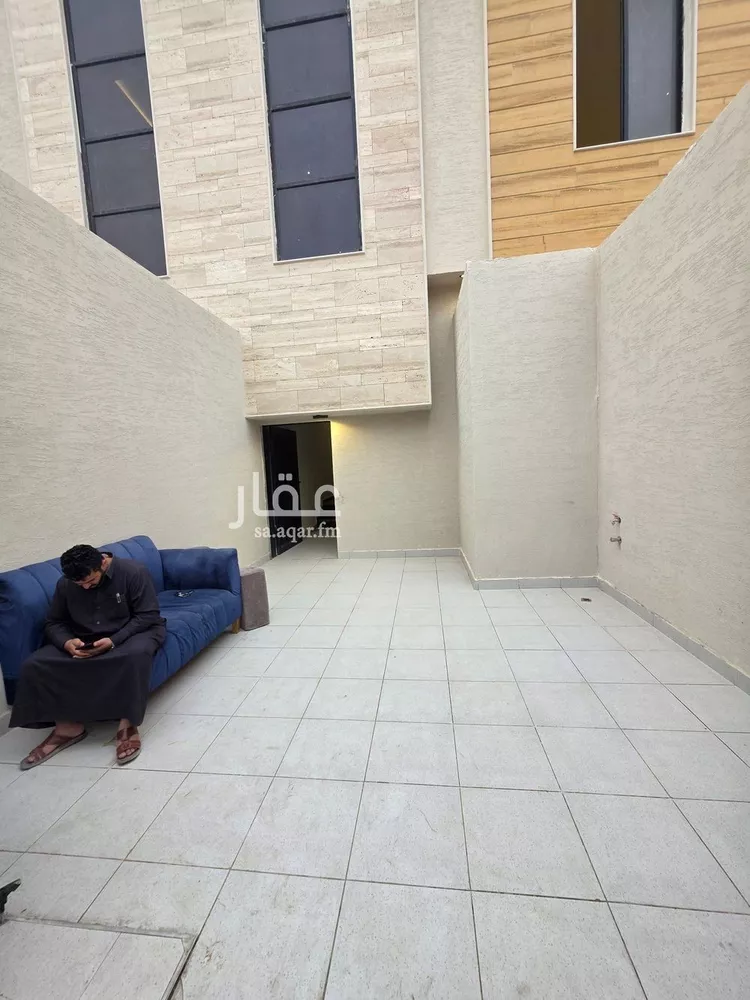 Floor for Sale in Riyadh Tuwaiq 20