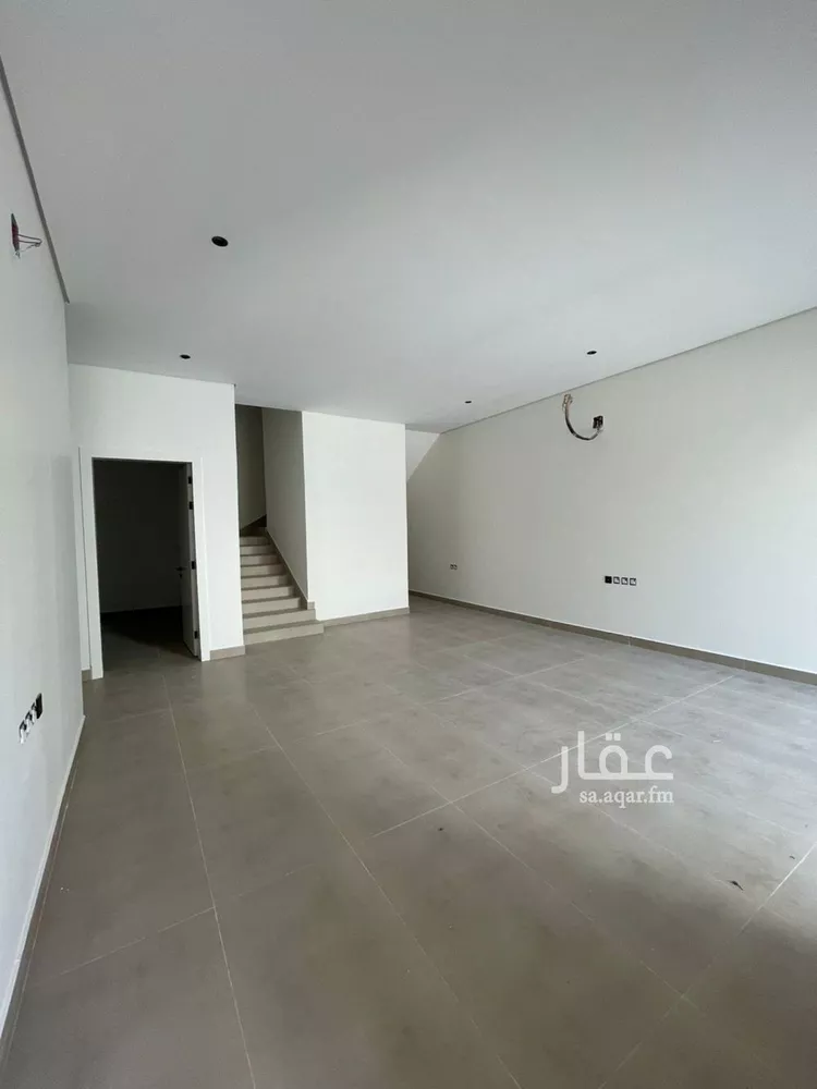 فيلا للبيع في شارع المحامل, حي الحزم, مدينة الرياض, منطقة الرياض صورة 3