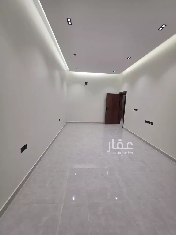 فيلا للبيع في شارع عقبة بن عثمان بن خلدة, حي العوالي, مدينة الرياض, منطقة الرياض صورة 5