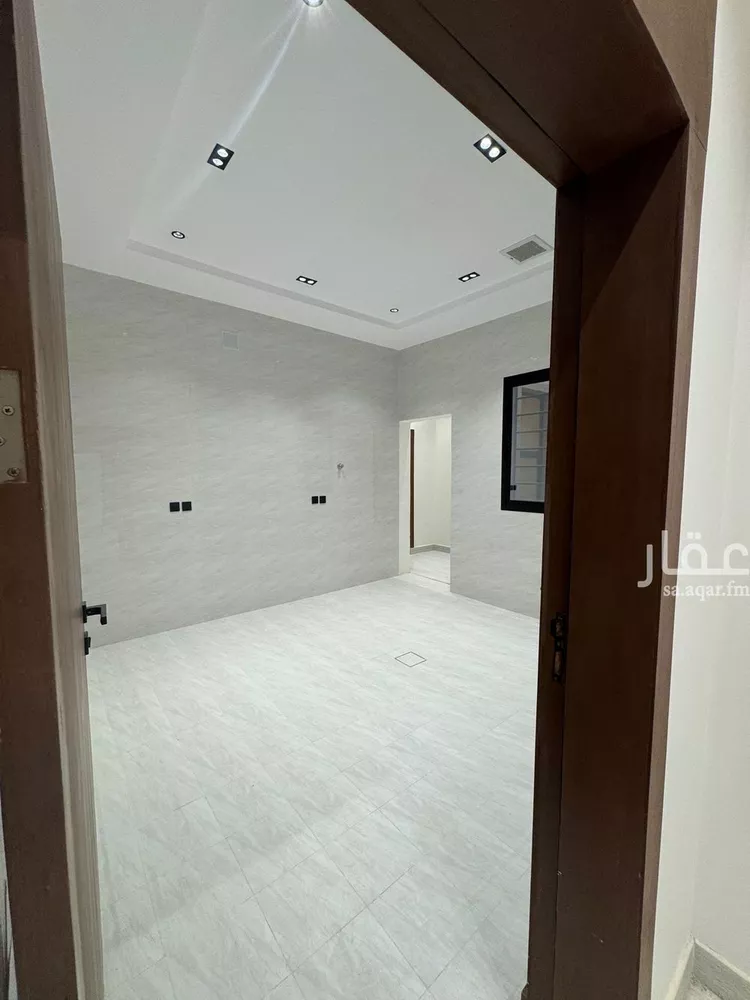 Floor for Sale in Riyadh Al Janadriyah 12