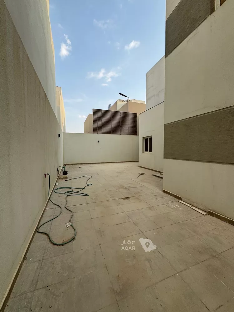 Villa for Sale in Riyadh Al Janadriyah 7