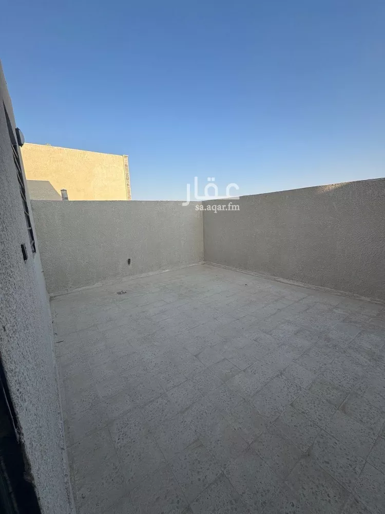 Floor for Sale in Riyadh Al Janadriyah 7