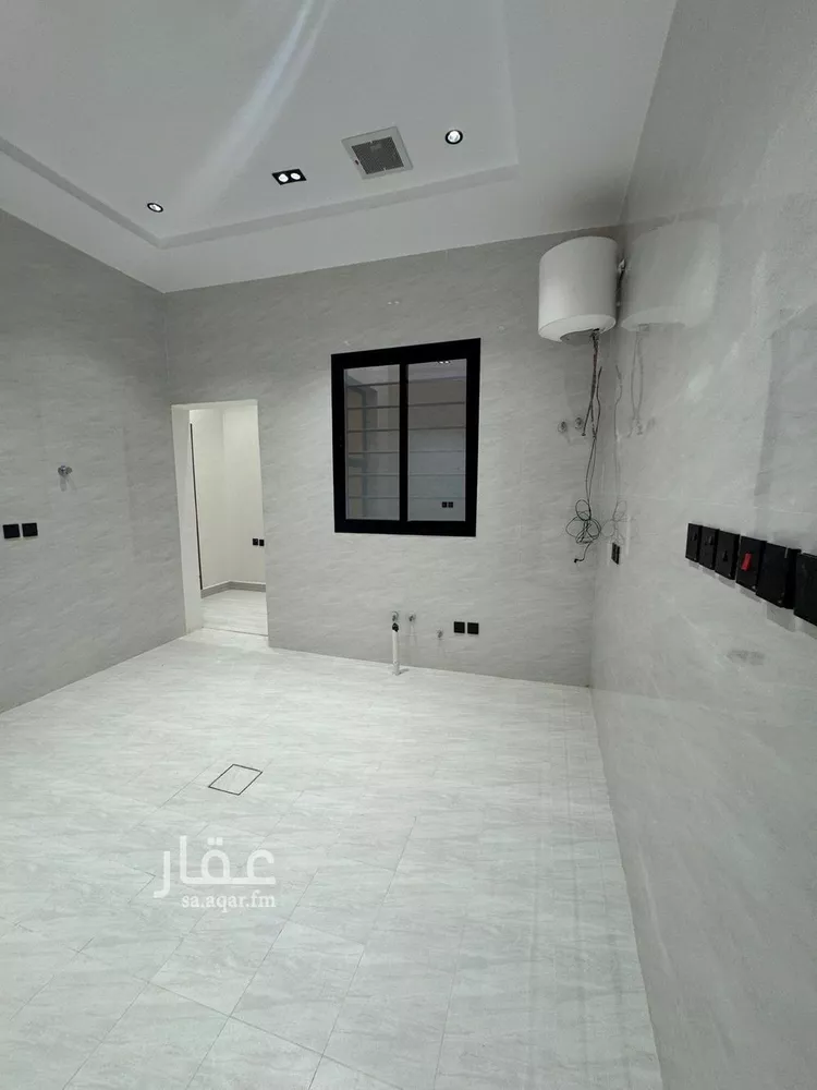 Floor for Sale in Riyadh Al Janadriyah 13