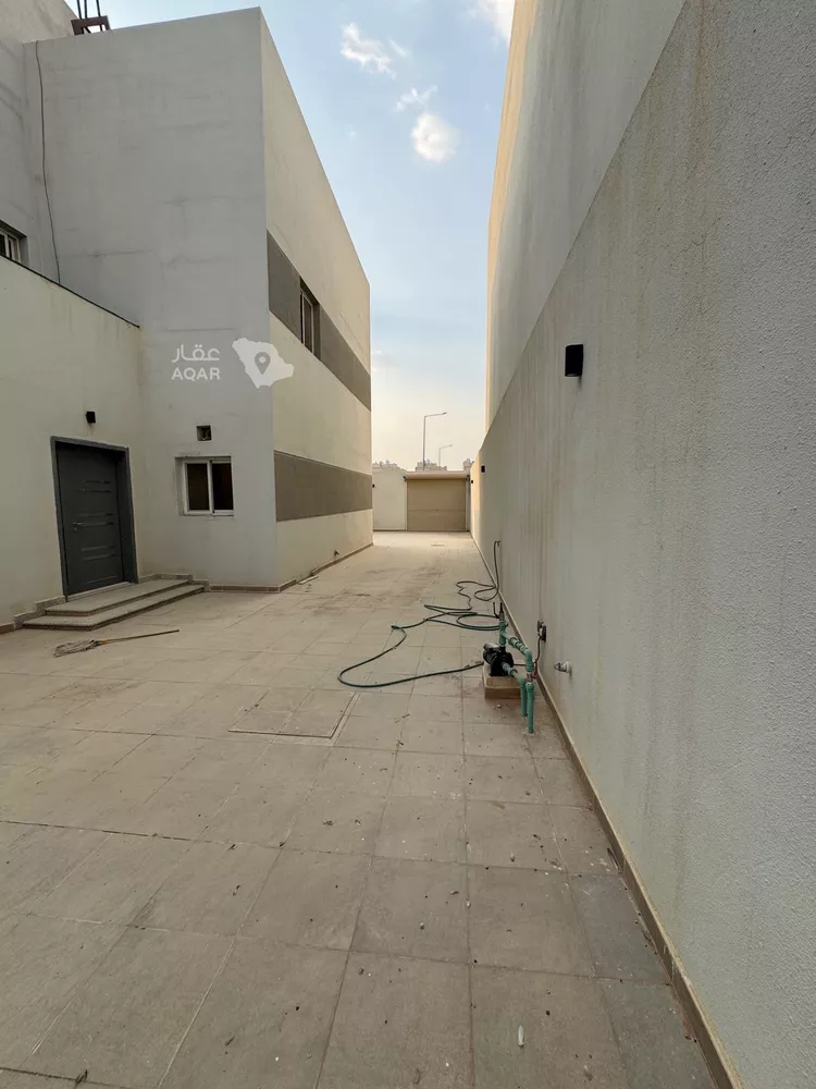 Villa for Sale in Riyadh Al Janadriyah 10
