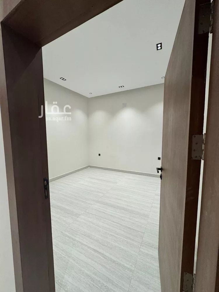 Floor for Sale in Riyadh Al Janadriyah 17