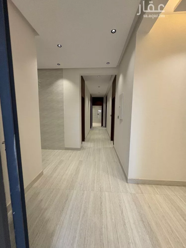 Floor for Sale in Riyadh Al Janadriyah 8