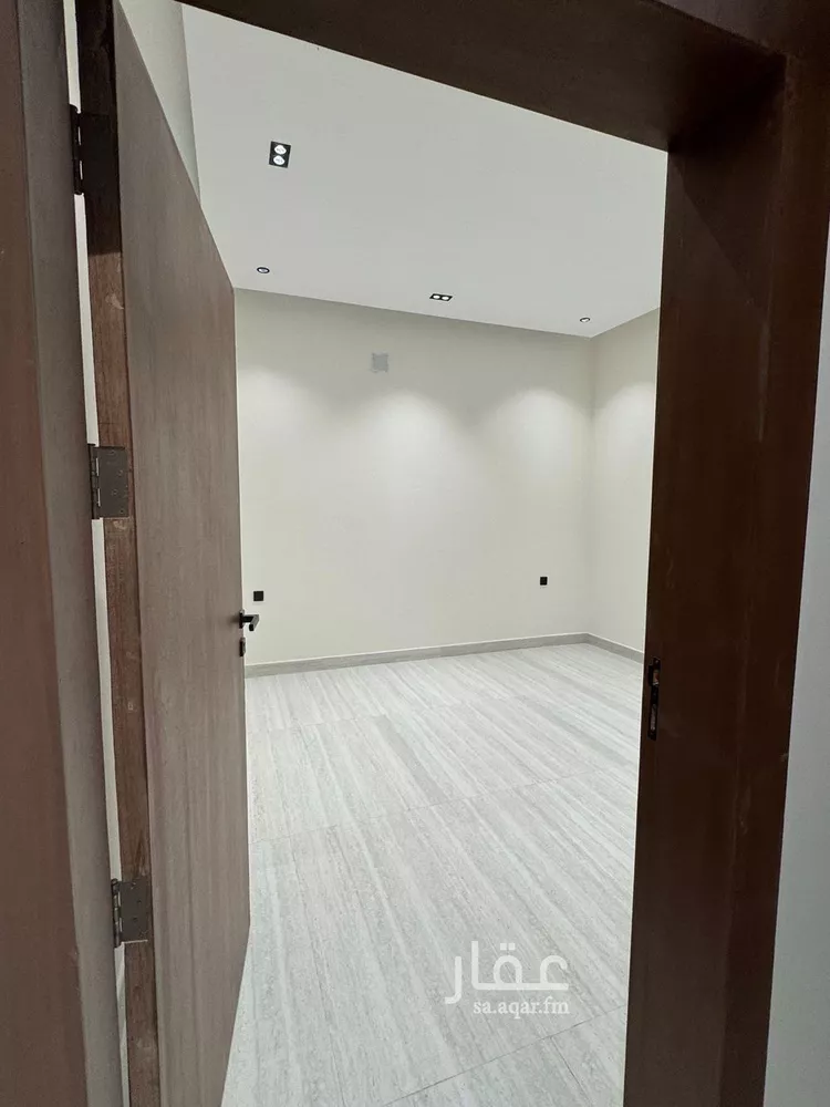 Floor for Sale in Riyadh Al Janadriyah 6