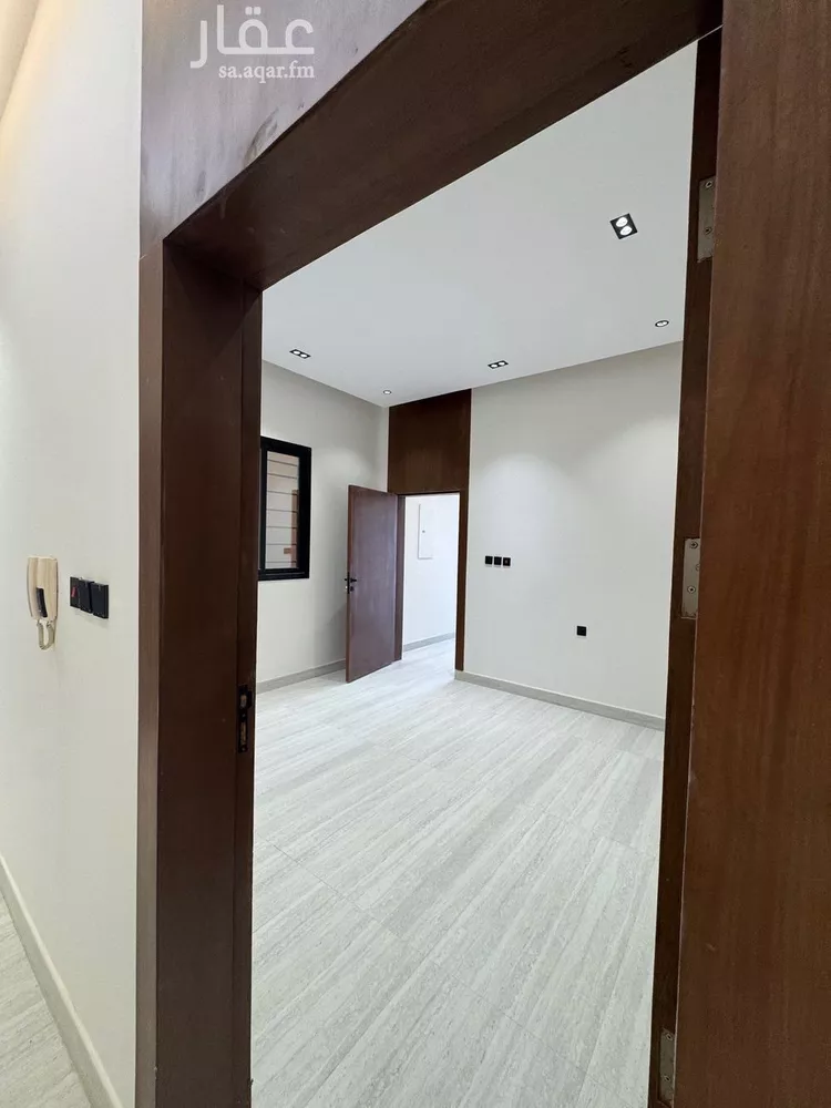 Floor for Sale in Riyadh Al Janadriyah 21