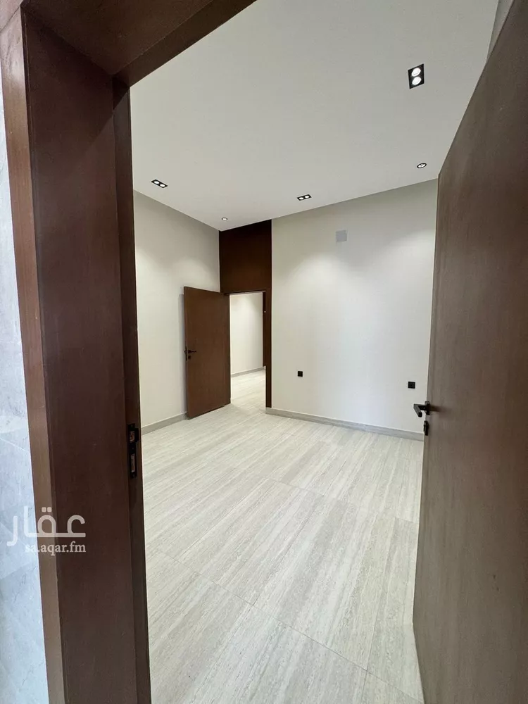 Floor for Sale in Riyadh Al Janadriyah 18