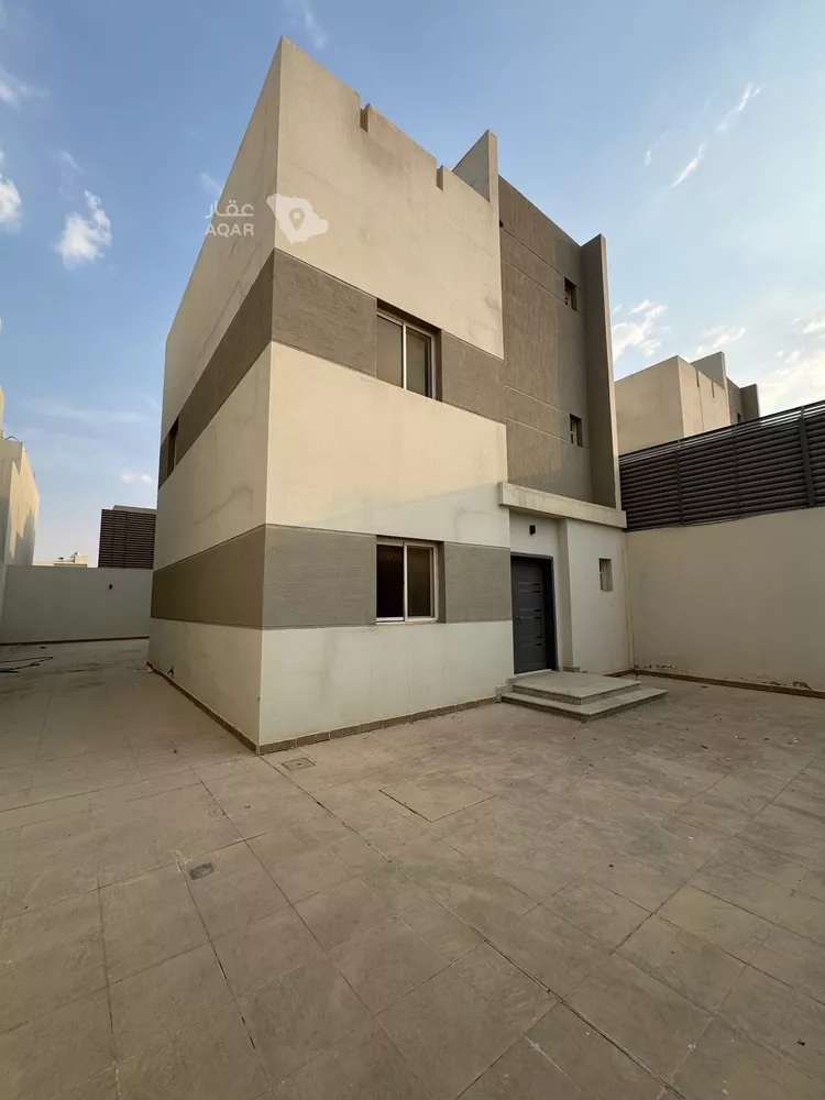 Villa for Sale in Riyadh Al Janadriyah 2