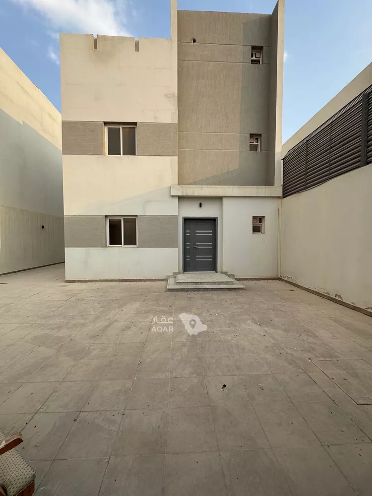 Villa for Sale in Riyadh Al Janadriyah 4